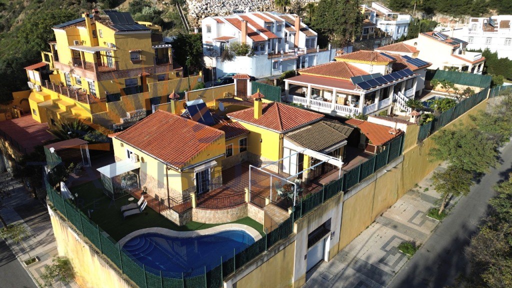 villa o casa con jardín en zona costera de Málaga